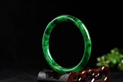 玉韵流芳 如何选择优质的玉石珠宝品牌